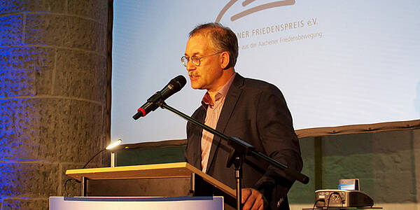 Rechtsanwalt Holger Rothbauer bei der feierlichen Verleihung des Aachener Friedenspreises 2022