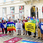 Foto-Aktion für das Atomwaffenverbot vor der deutschen Botschaft in Wien