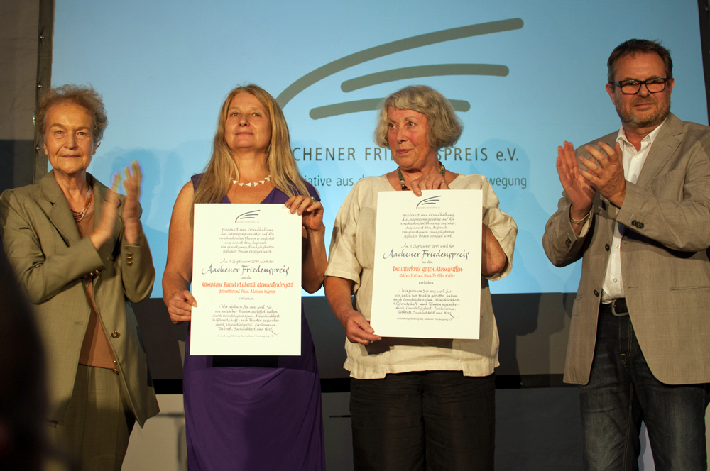 Laudatorin Herta Däubler-Gmelin mit den Preisträgerinnen des Aachener Friedenspreises 2019