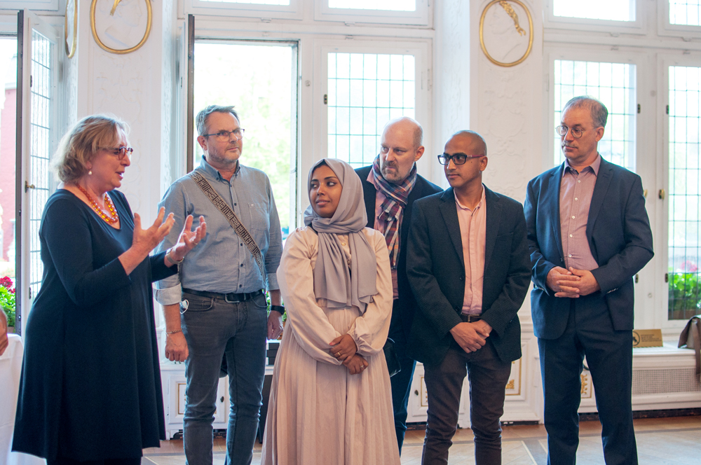 Noria Al-Hossini, Osamah Al-Fakih und Holger Rothbauer mit Vertretern des Aachener Friedenspreises und Bürgermeisterin Hilde Scheidt (links) beim feierlichen Empfang im Aachener Rathaus