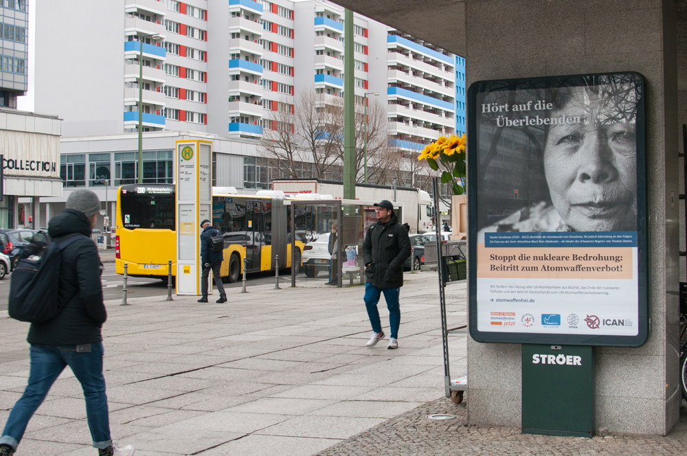 Unser Plakat für das Atomwaffenverbot in Berlin, Leipziger Straße. © Ohne Rüstung Leben